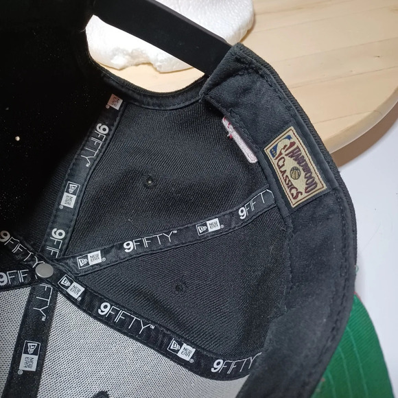 MITCHELL & NESS NBA San Antonio Spurs Men's 2 Tone Classic Snapback Hat Black/Ro - Picture 5 of 6